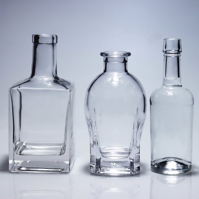 Buen precio Botella de vidrio vacía de 500 ml/ 700 ml Xo, botella de brandy personalizada en línea