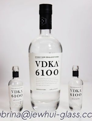 Buen precio 750ml VDKA 6100 VODKA GLASS BOTTLE, SUPER FLINT, PAPER LABEL DECORTION, New Zealand Vokda en línea