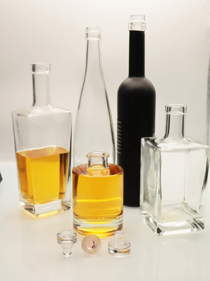 Buen precio Pintura helada botella de la etiqueta de Crystal White Whiskey Vodka Glass en línea